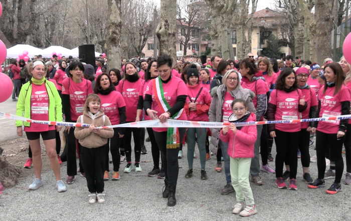 La benefica corsa rosa è tornata ad invadere le vie di Savigliano per promuovere la ricerca universitaria sul cancro